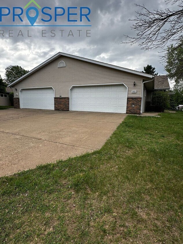 Foto del edificio - Spacious 2 Bedroom 2 Bath in Eau Claire