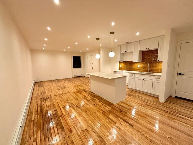 Foto del edificio - 2182 Davidson Ave