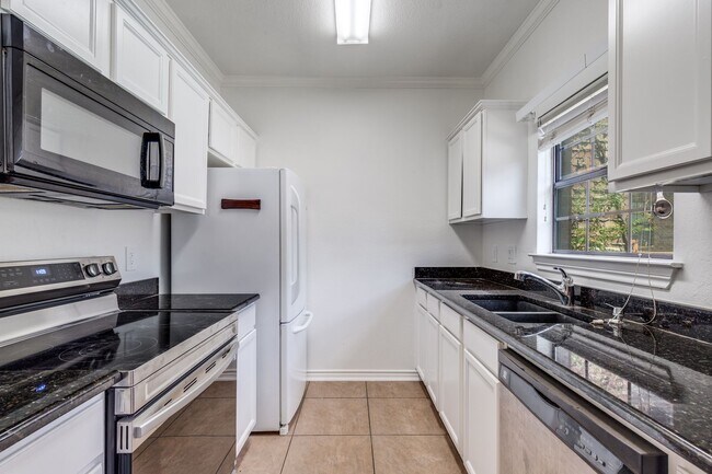 Foto del edificio - 6006 Auburndale Ave