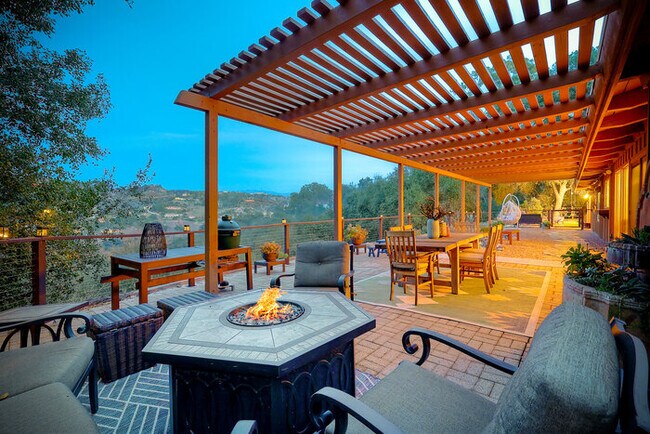 Foto del edificio - 3046 Skycrest Dr