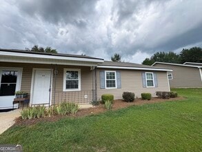 Building Photo - 1701 Claxton Dairy Rd