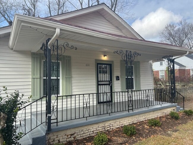 Photo - 3 bedroom, 2 bathroom near Goodlett and Park House