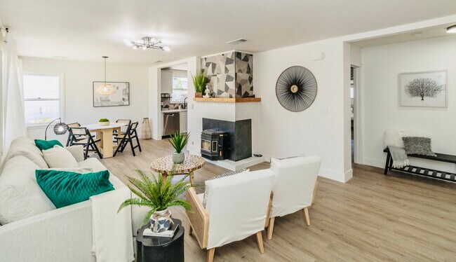 Foto del edificio - 1543 N Harrison Ave