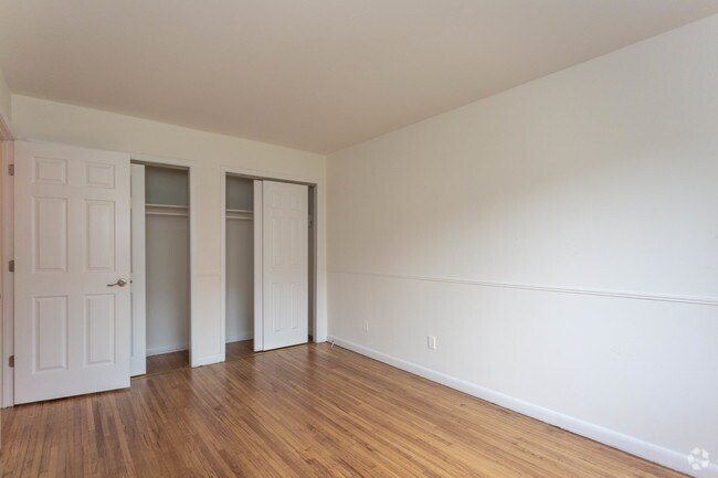 2BR,2BA - 950SF Bedroom - Bayshore Garden Apartments
