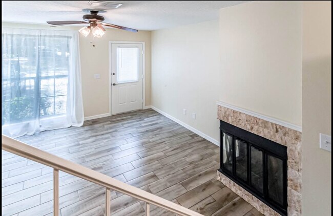 Foto del edificio - 11347 Regal Square Dr