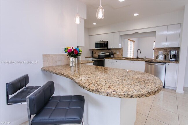Building Photo - 3 br, 2 bath House - 230 SE 3rd Pl # 0