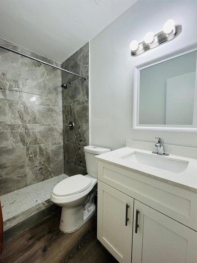 Foto principal - 7740 SW 10th St