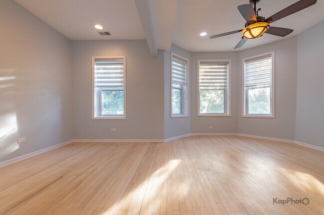 Foto del edificio - 3328 S Emerald Ave