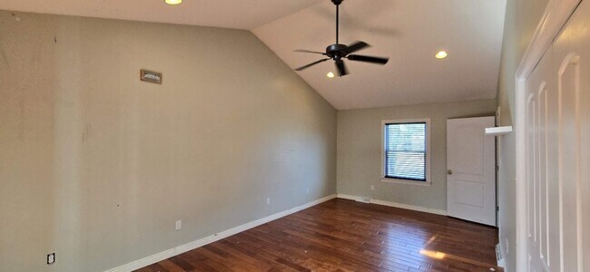 Building Photo - 871 Liberty Street Ext