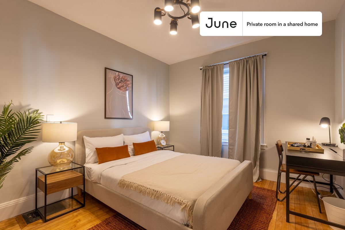 Foto principal - Room in Shared 4 bed/2 bath home