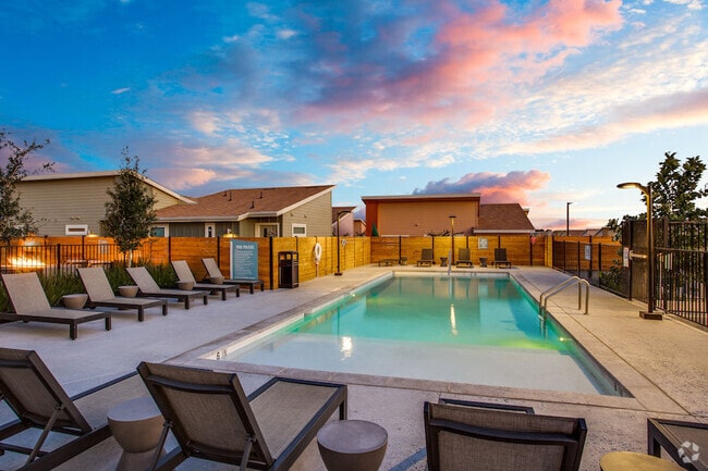Building Photo - Estates at Plum Creek