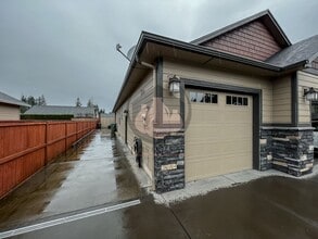 Building Photo - 1009 Brody Ct