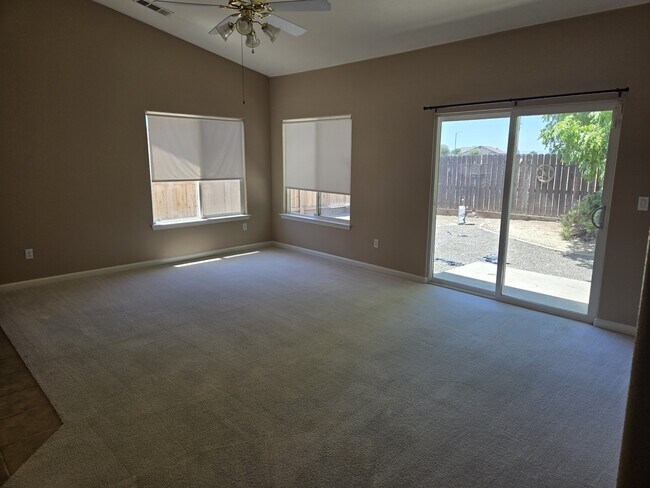 Building Photo - 561 Bluejay Ave