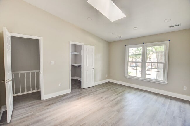 Building Photo - 682 Hollomon Dr