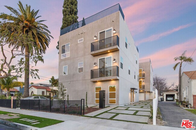 Foto del edificio - 5722 Fulcher Ave