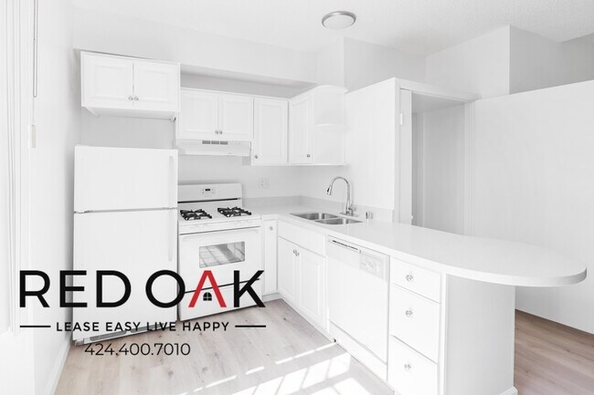 Building Photo - Fantastic Sunny One Bedroom With Kitchen A...