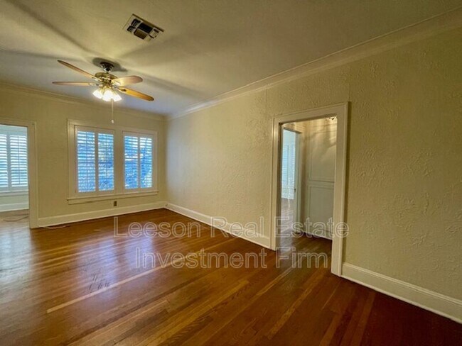 Foto del edificio - 458 Forest Ave