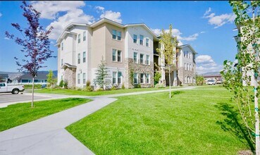 Building Photo - 1039 500 E