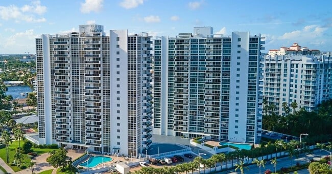 Foto del edificio - 2715 N Ocean Blvd