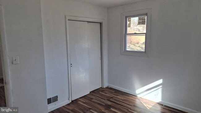 Foto del edificio - 5004 Meadowbrook Dr