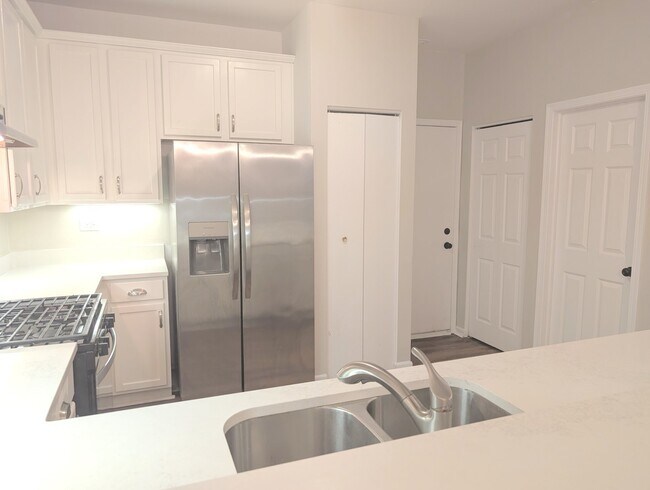 Building Photo - 261 Springbrook Trail S