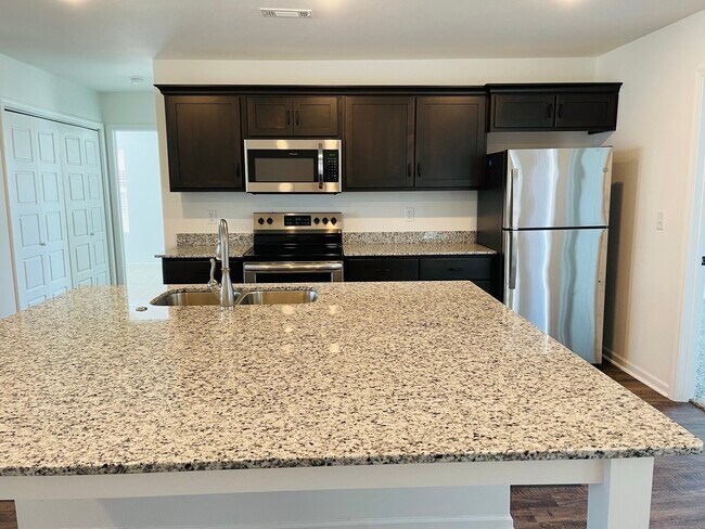 Building Photo - 402 Eagle Edge