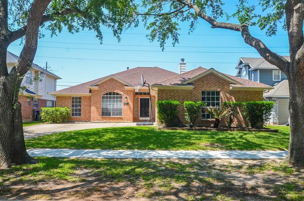 Foto principal - 6327 Drake Elm Dr