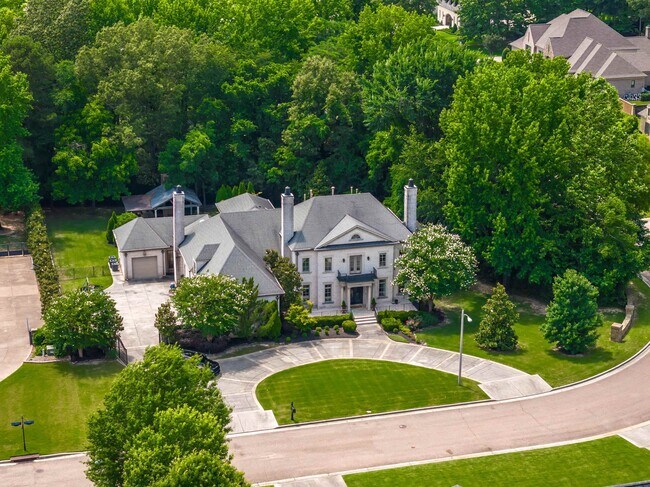 Building Photo - 9039 N Hollybrook Ln