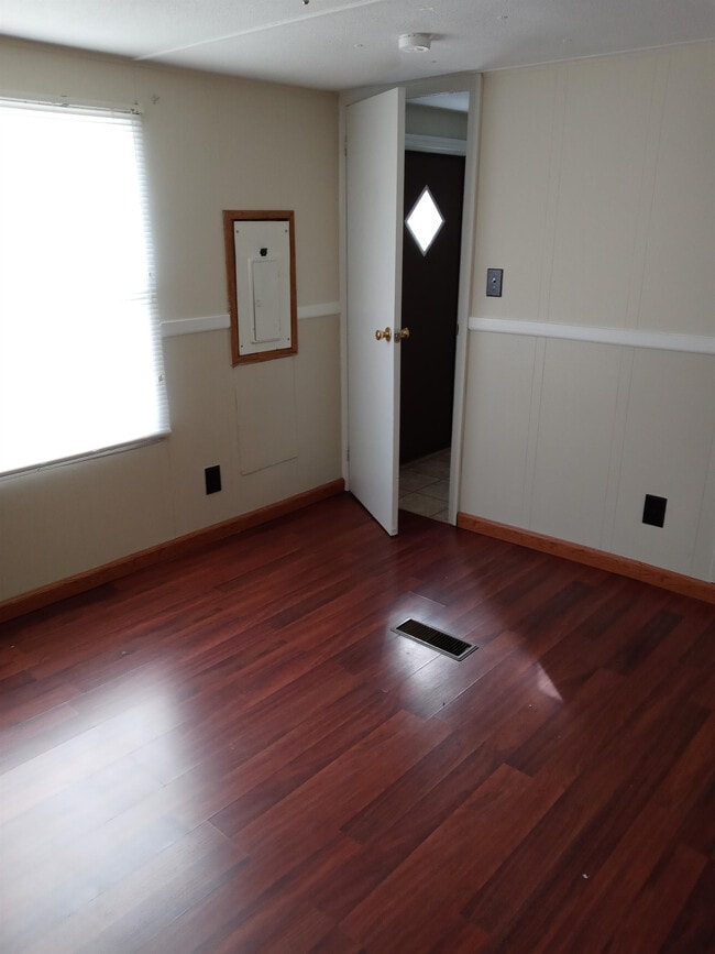 Building Photo - 259 Golden Crest Dr