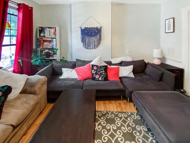 Foto del edificio - 363 W 3rd St