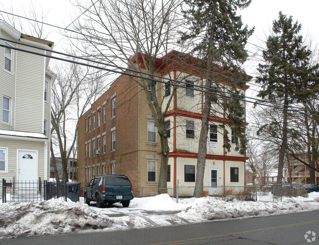 18 Enfield St, Hartford, CT 06112 Apartments in Hartford, CT