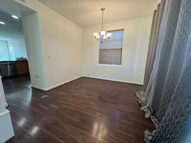 Foto del edificio - Gorgeous 4 Bedroom Home! Close to Great Sc...