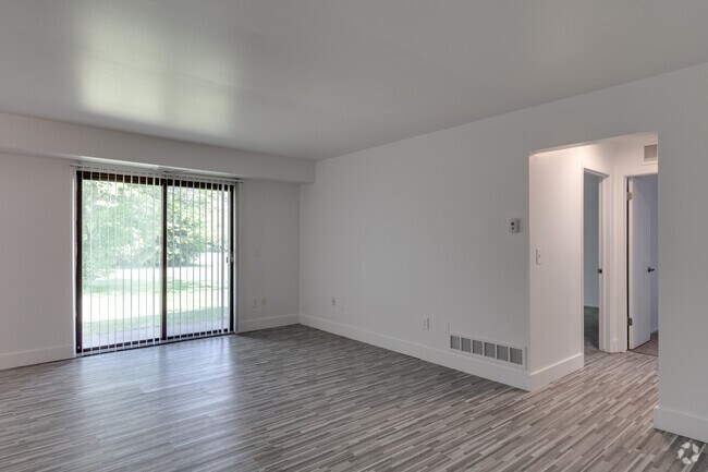 2BR, 1BA - 1,010SF - West Oaks