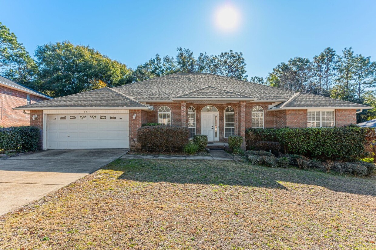 Foto principal - Large 4 bedroom in Crestview!