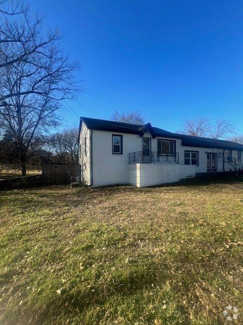 Building Photo - 30 E Thompson Ln