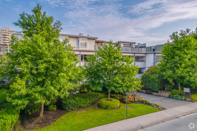 Building Photo - Clairmont Apartments