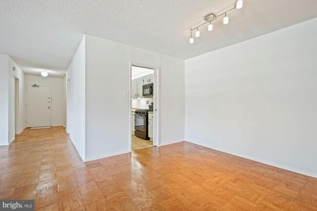 Building Photo - 5500 Friendship Blvd