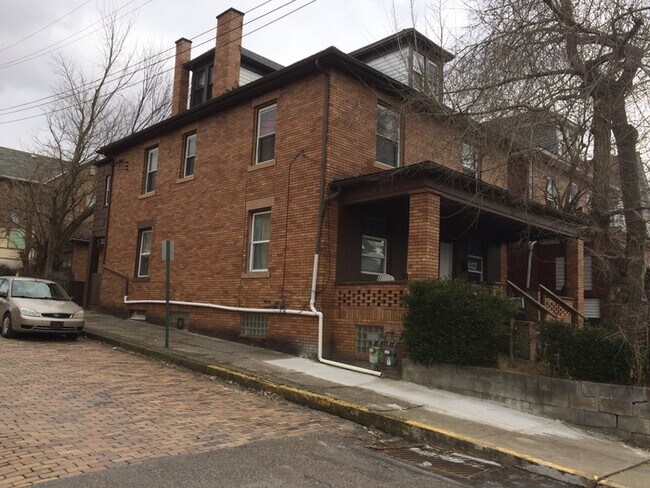 Building Photo - 256 Maplewood Ave