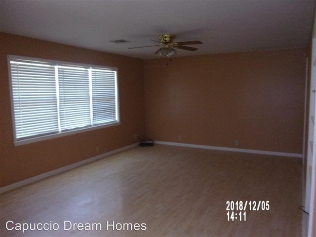 Building Photo - 3 br, 1.5 bath House - 103 NE  Drive
