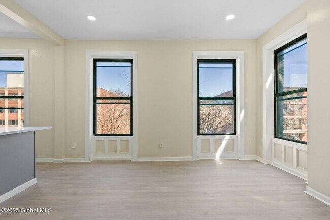 Foto del edificio - 170 Washington Ave