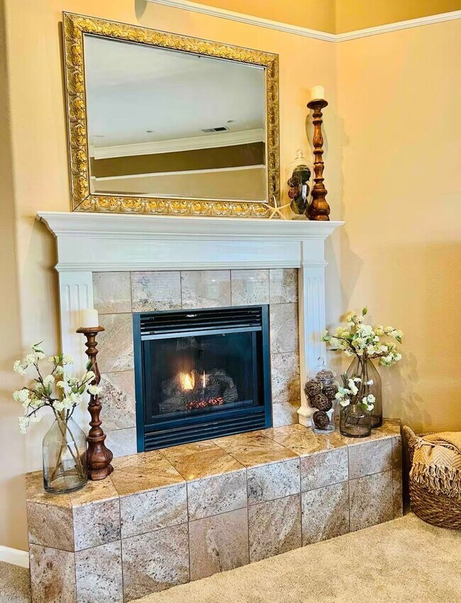 Foto del edificio - 4 Bedroom Home for Rent in Chico CA | 3 Bathrooms, Fireplace, Yard & Garage