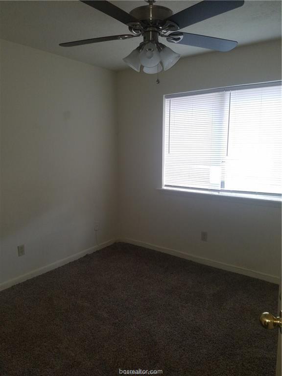 Building Photo - 2402 Pecan Ridge Dr