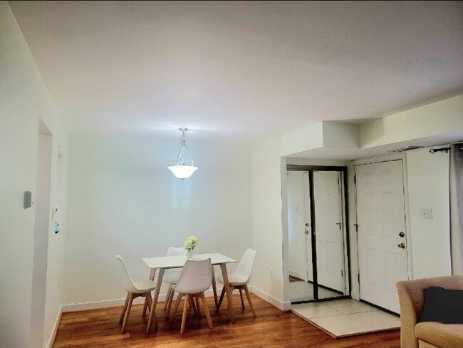 Foto del edificio - 9655 Homestead Ct