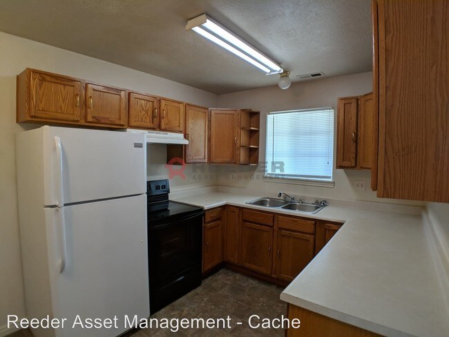 Building Photo - 3 br, 2 bath House - 1348 North 550 West