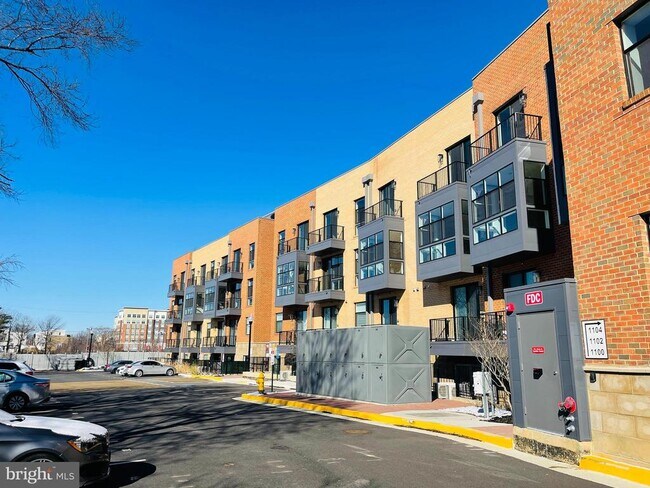 Building Photo - 1106 S Highland St