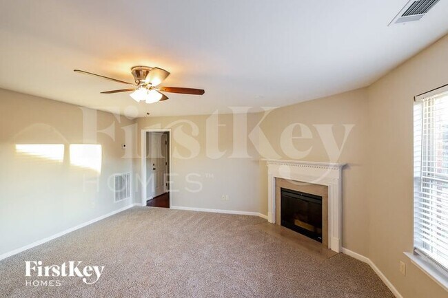 Foto del edificio - 3630 Wind Ridge Ln