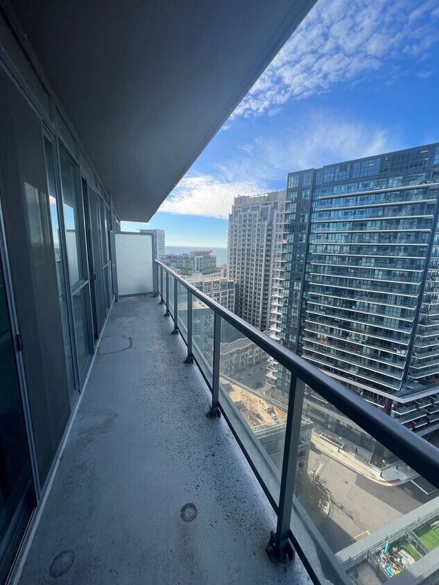 Photo principale - 1 Bedroom and Den condo Downtown Toronto w...