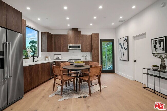 Foto del edificio - 2352 Riverside Dr