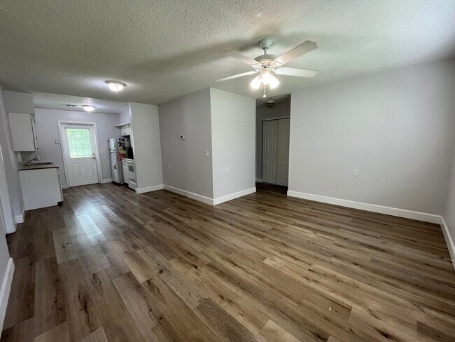 Living room/dinner room - 2111 Bonneville Dr