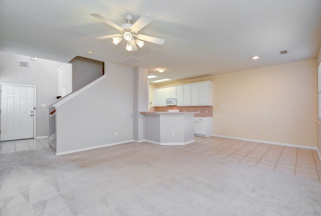 Building Photo - Lovelty 3 bed/ 2.5 bath townhome!
